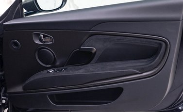 Aston Martin DBS Superleggera 19