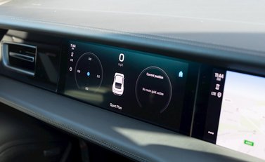 Porsche Taycan Turbo S 21