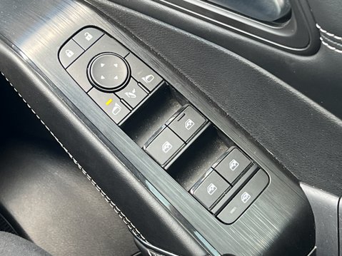Nissan Qashqai 1.3 DIG-T MHEV N-Connecta SUV 5dr Petrol Hybrid Manual Euro 6 (s/s) (140 ps 33