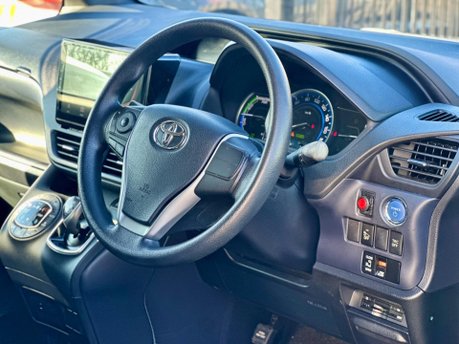 Toyota Noah Hybird 7 Seaters 2