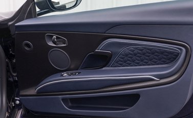 Aston Martin DBS Superleggera 22