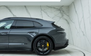 Porsche Taycan Turbo S Sport Turismo 42