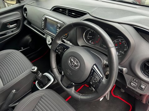 Toyota Yaris VVT-I DESIGN 45