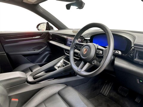 Porsche Macan 100kWh 4 SUV 5dr Electric Auto 4WD (408 ps) 1 Owner - Sensors - Bluetooth 12