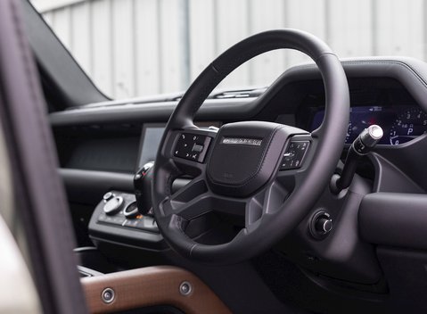 Land Rover Defender 110 X P400 11