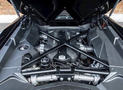 Lamborghini Aventador S LP740-4 Roadster 30