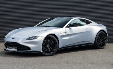 Aston Martin V8 Vantage 2