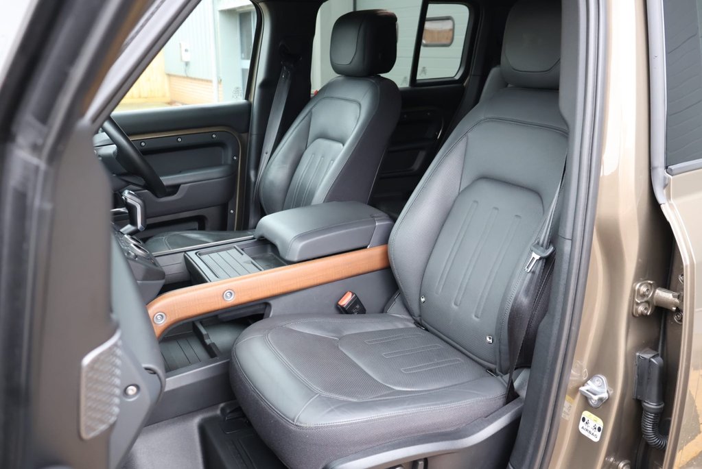 Land Rover Defender 110 D300 HARD TOP X MHEV HUGE FACTORY SPEC SEEKER STYLED WITH SEATS  19