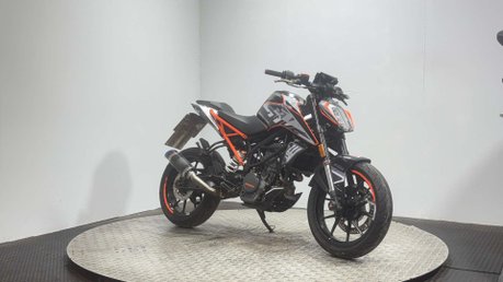 KTM Duke 2018 26K RUNNING PROJECT BIKE SPARES OR REPAIR 125CC NAKED 3