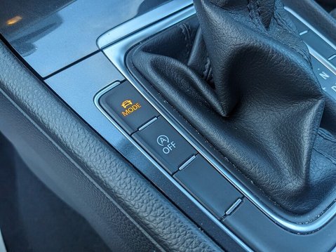 Volkswagen Golf SE NAVIGATION TDI BLUEMOTION TECHNOLOGY DSG 24