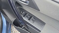 Toyota Auris 1.8 VVT-h Business Edition Hatchback 5dr Petrol Hybrid CVT Euro 6 (s/s) (Sa 47