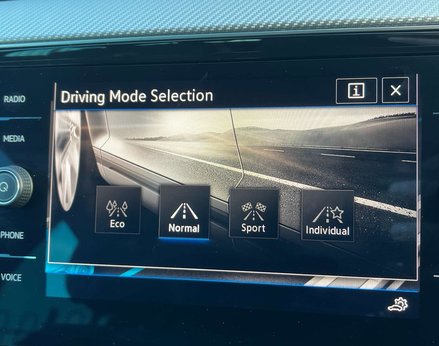 Volkswagen Passat 1.5 Passat R-Line TSi Evo 5dr 50