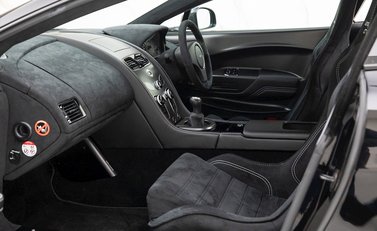 Aston Martin Vantage GT8 12