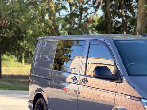 Volkswagen Transporter 2.0 Transporter T32 Sportline Black Edition TDI Semi-Auto 55