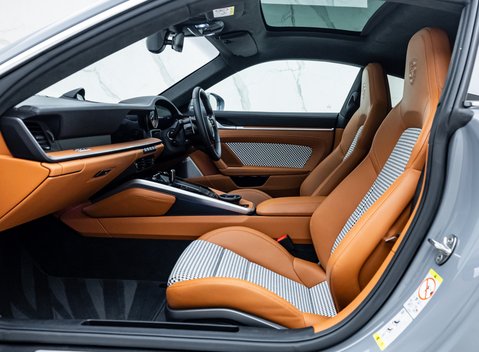 Porsche 911 Turbo S (992) 21