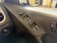Volkswagen Tiguan 2.0 TDI Match SUV 5dr Diesel DSG 4WD Euro 5 (140 ps) 28