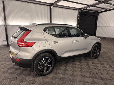 Volvo XC40 2.0 B3 MHEV Plus Dark DCT Auto Euro 6 (s/s) 5dr 60