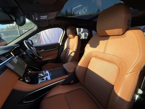 Jaguar F-Pace 2.0 D200 MHEV R-Dynamic Black SUV 5dr Diesel Auto AWD Euro 6 (s/s) (204 ps) 27