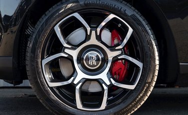 Rolls-Royce Cullinan Black Badge 10