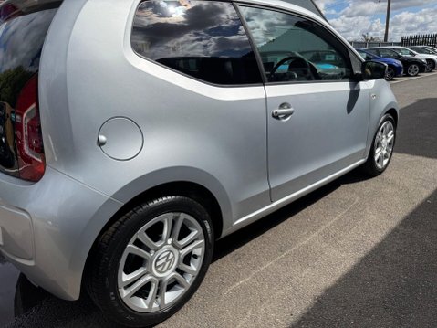 Volkswagen Up HIGH UP 8