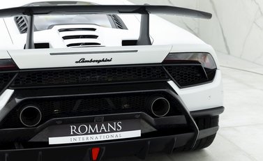 Lamborghini Huracan LP640-4 Performante 19