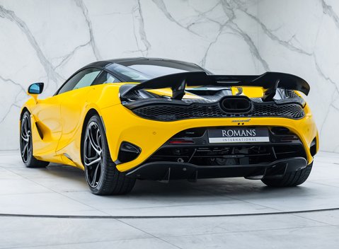 McLaren 750S 12