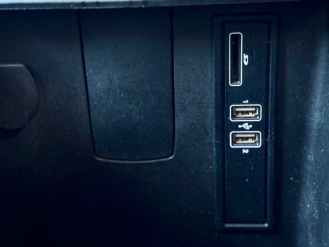 Mercedes-Benz V Class 2.2 V220d AMG Line MPV 5dr Diesel G-Tronic+ Euro 6 (s/s) 7 Seat (163 ps) 83