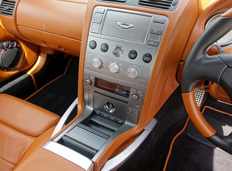 Aston Martin Vanquish S 21