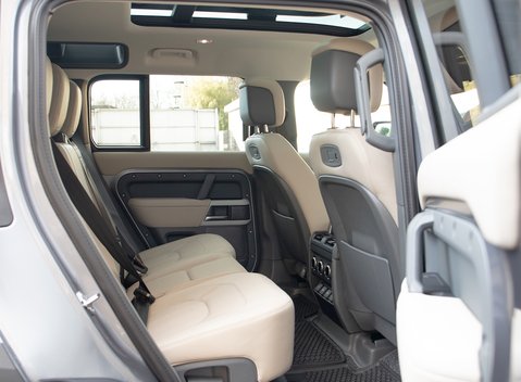 Land Rover Defender 110 HSE D240 17