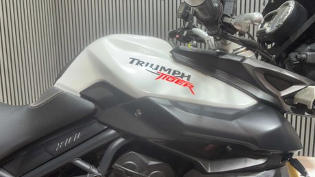 Triumph Tiger ABS 2012 37K NEW MOT SERVICED ADVENTURE BIKE 800CC 39