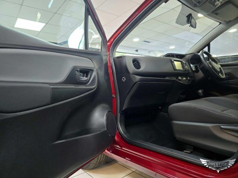 Toyota Yaris 1.5 VVT-h Design E-CVT Euro 6 5dr 47