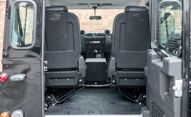 Land Rover Defender 90 XS 16