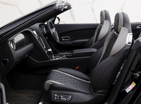 Bentley Continental GT V8 S Convertible Black Edition 15