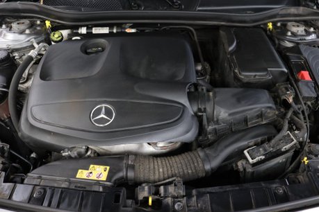 Mercedes-Benz GLA GLA 180 URBAN EDITION 42