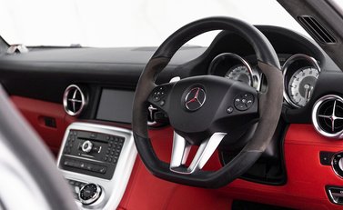 Mercedes-Benz SLS AMG 12