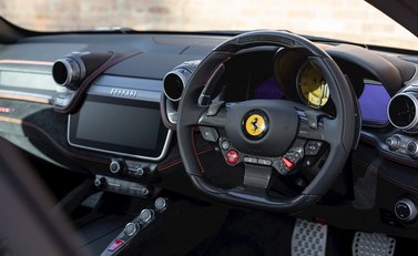 Ferrari GTC4 Lusso 11