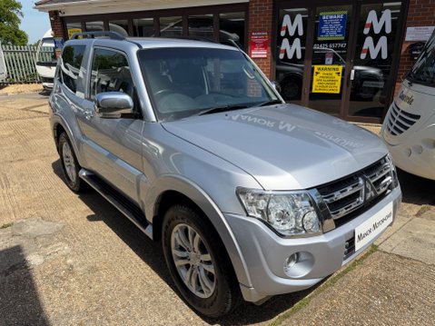 Mitsubishi Shogun DI-D BARBARIAN SWB DEMO PLUS 1 OWNER 28