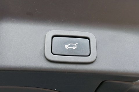 Jaguar F-Pace 5.0 F-PACE SVR AWD Auto 4WD 5dr 25
