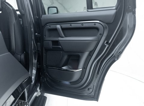 Land Rover Defender OCTA EDITION ONE 24