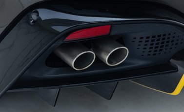 Aston Martin Vantage 007 Edition 42
