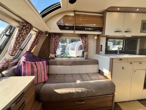 Swift Elegance 645 17