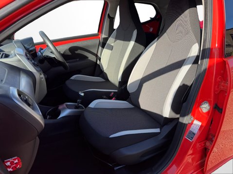 Toyota Aygo 1.0 VVT-i X-Play 5dr x-shift 20