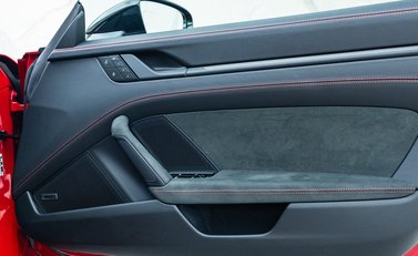 Porsche 911 Carrera 4 GTS (992) 19