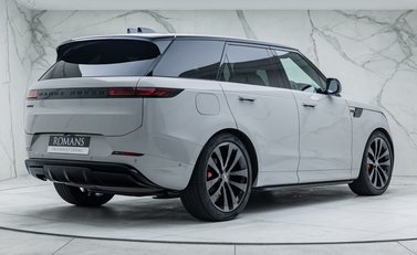 Land Rover Range Rover Sport D300 Dynamic SE 3