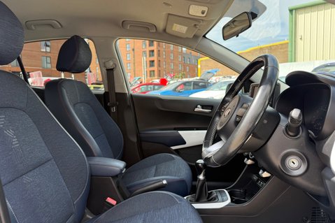 Kia Picanto WAVE. 6 MAIN DEALER SERVICES.. ONLY ONE OWNER.. REVERSING CAMERA.. A/C 17