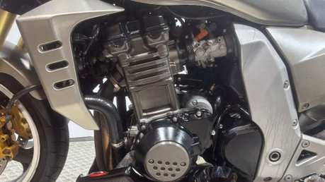 Kawasaki Z1000 2006 28K NAKED 1000CC NEW MOT RECENTLY SERVICED CLEAN BIKE 40