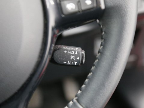 Toyota Yaris 1.5 VVT-i Icon Tech Euro 6 5dr 13