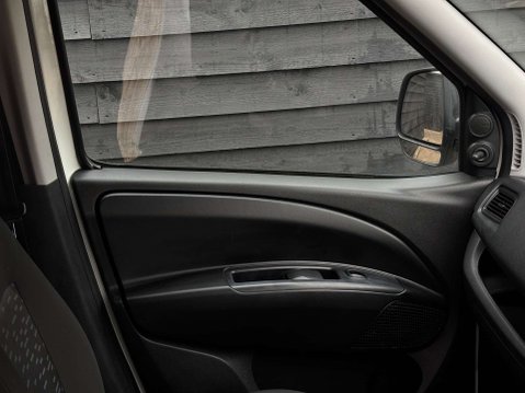 Vauxhall Combo 1.2 Combo 2000 CDTi 9
