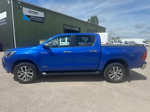 Toyota Hilux INVINCIBLE 4WD D-4D DCB 9