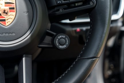 Porsche 911 TURBO S PDK 19